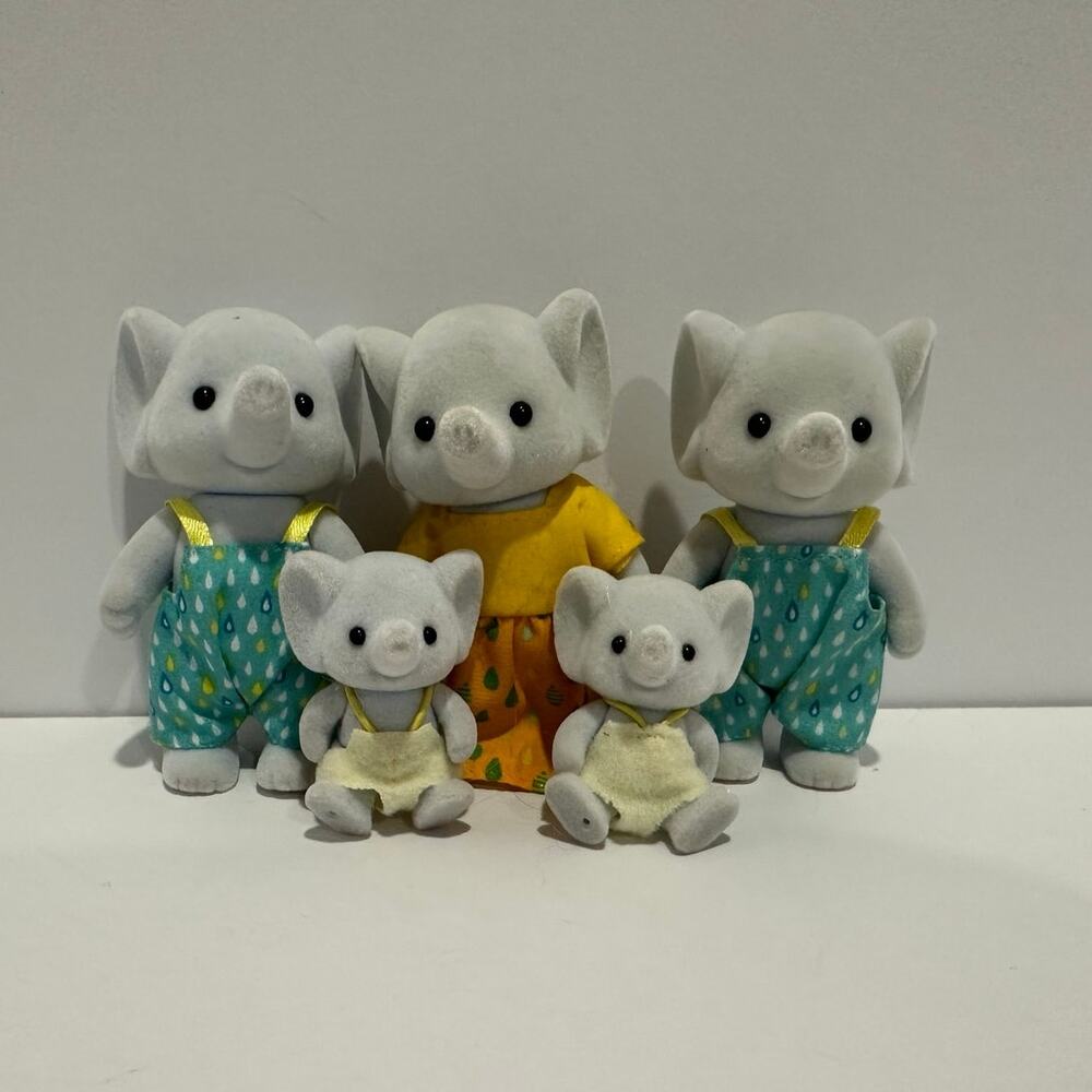 Calico Critters Family trio With extra dad and baby played with condition